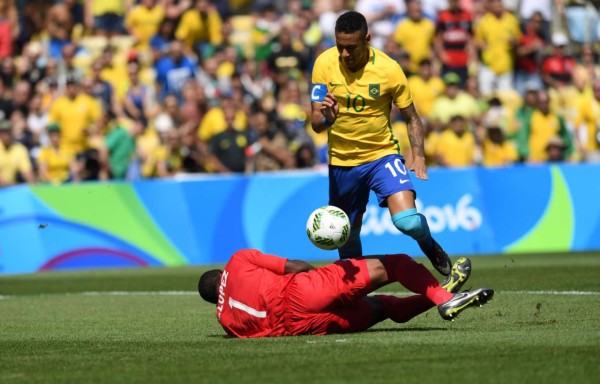 VIDEO: Errorazo de Johnny Palacios y gol de Neymar
