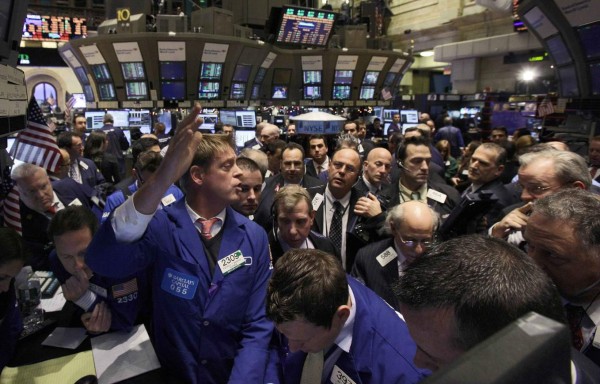 Tensiones geopolíticas inciden en baja de Wall Street