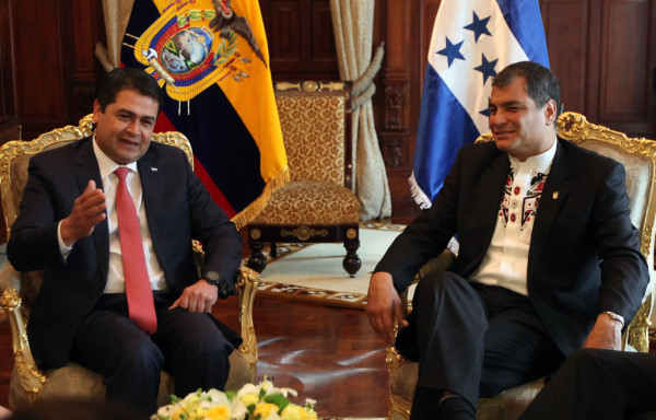 Presidente de Honduras se reúne con Correa en Ecuador