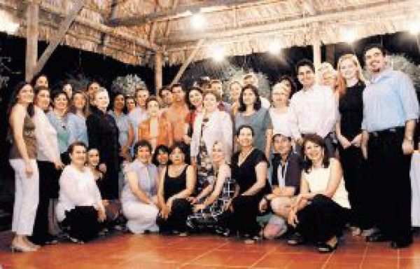 Una emotiva reunión de escuela Mazapán