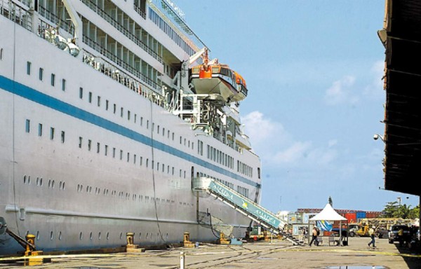 'Mientras sigan esferas no volverán cruceros”