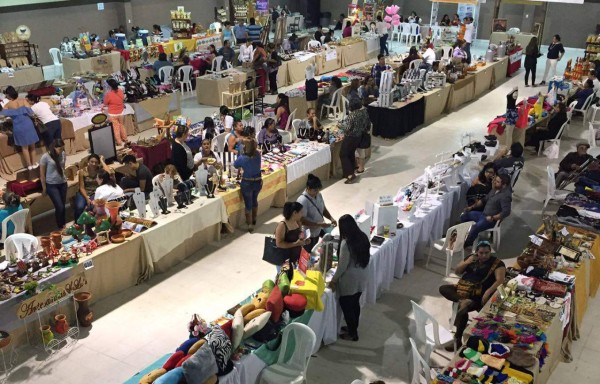 Más de dos mil personas llegan al Bazar del Sábado