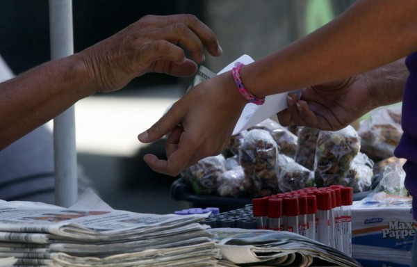 Ni tubos para muestras de sangre hay en el IHSS