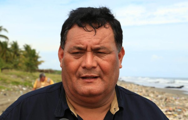 Unas 50 toneladas de basura se acumulan al mes en las playas de Omoa