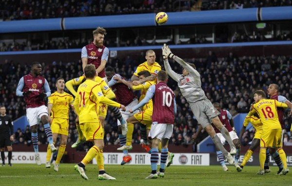 Liverpool se impuso ante Aston Villa y sigue escalando en la Premier