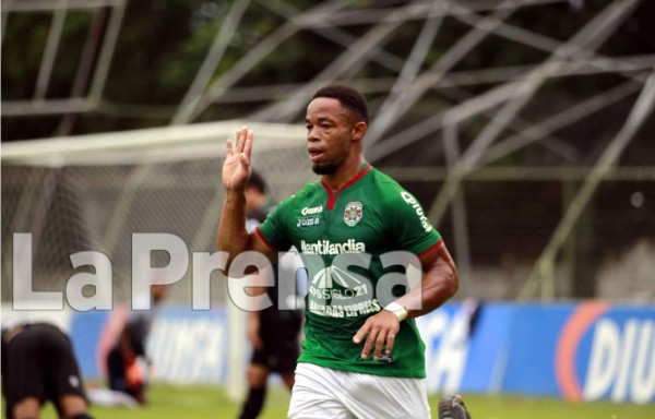 Carlos Róchez celebrando su gol contra el Juticalpa. Foto Yoseph Amaya