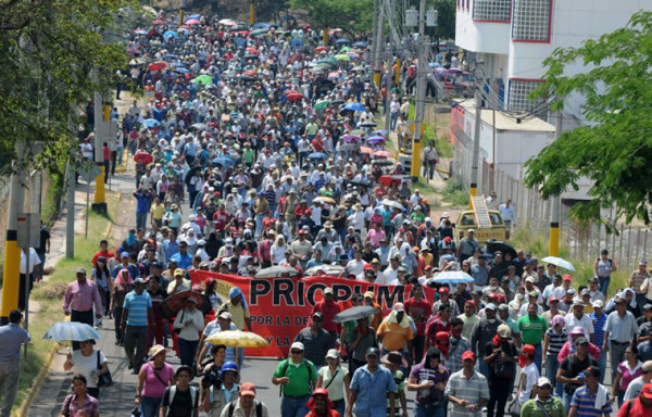Maestros siguen con protestas en Honduras