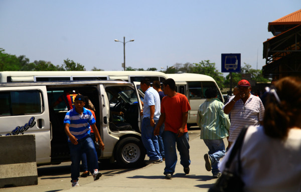 Con operativos van tras unidades ilegales en San Pedro Sula