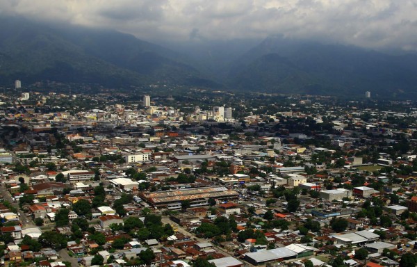 Persisten condiciones de lluvia para la noche en San Pedro Sula