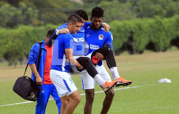 ¡Alarma en Olimpia! Harold Fonseca sufre lesión y deja entrenamiento cojeando