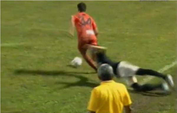 VIDEO: La tacleada de Ángel Tejeda a lo fútbol americano