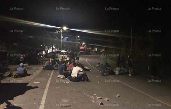 Nueva caravana de hondureños rompe cerco policial para entrar a Guatemala