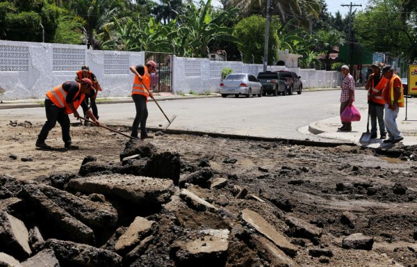 Reparan la 13 calle de Paz Barahona de San Pedro Sula