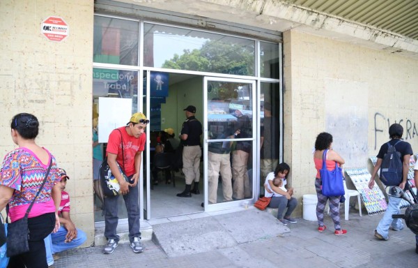 Sampedranos sufren en oficinas del Gobierno