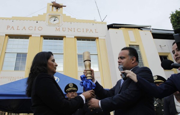 La Bandera de Honduras también ondea en la isla Conejo