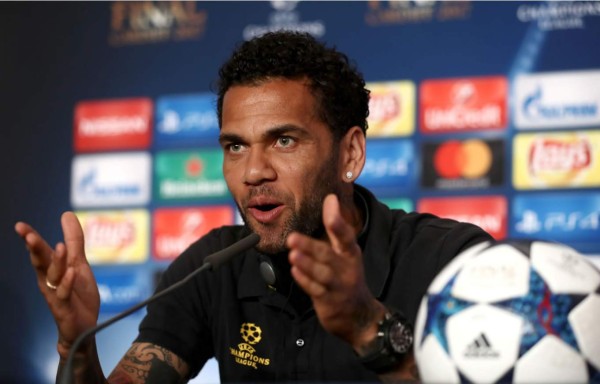 Dani Alves calienta la final de la Champions League y provoca a los madridistas