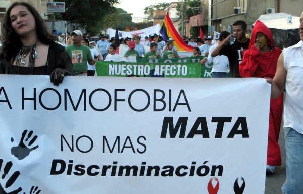 La comunidad gay sampedrana condena masacre en bar de Orlando