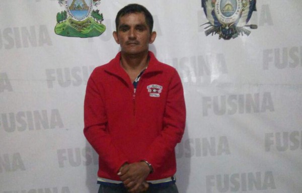 Capturan a agente de La Tolva con notas de extorsión