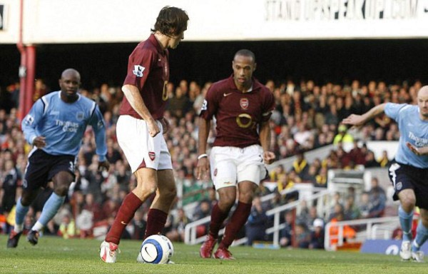 Video: Messi realizó un penal que intentó Henry y Pires