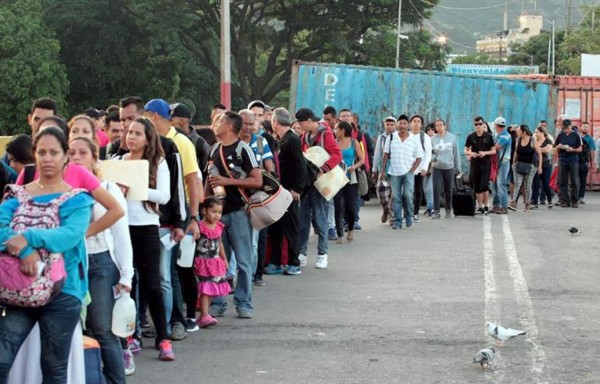 Los principales pasos fronterizos entre Colombia y Venezuela reabren a los peatones