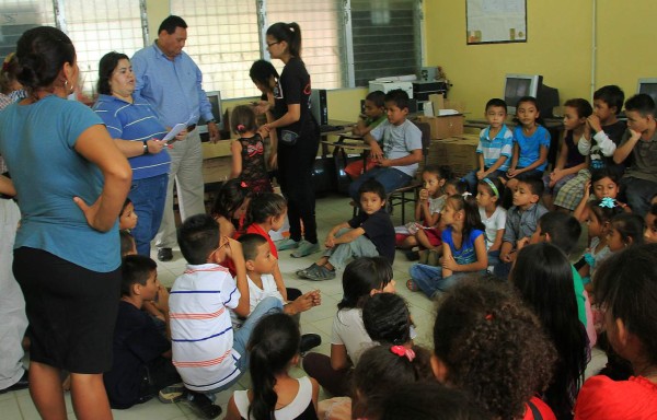 Inician programa de apadrinamiento de niños hondureños