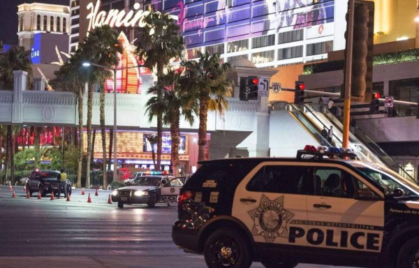 Carro embiste a multitud en Las Vegas: un muerto y 26 heridos