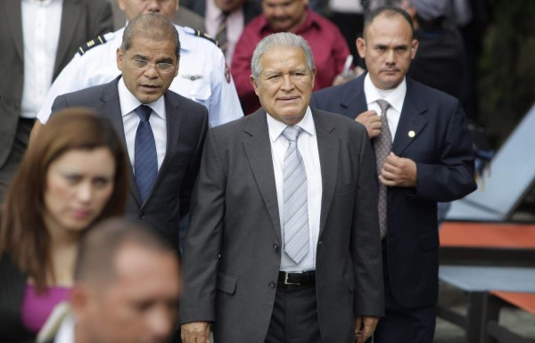 Sánchez Cerén recibirá un país en crecimiento económico