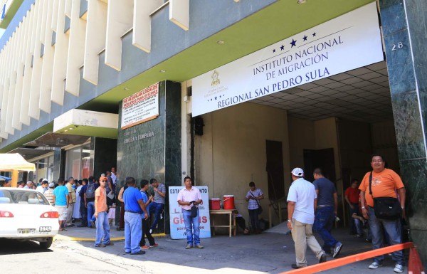 Tres horas más de atención en emisión de Pasaportes