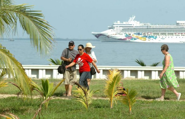 Llega por segunda vez el Joya Noruega a Trujillo