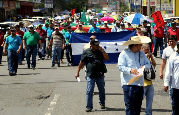 Con 'las uñas” trabaja personal de la Enee