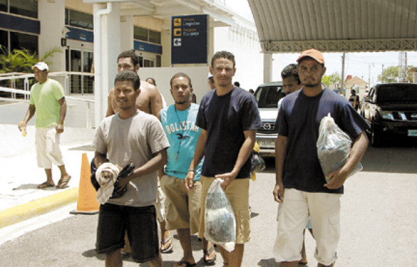 Naufragio deja 2 muertos