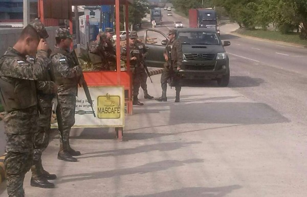 Inicia movilización de viajeros en feriado de octubre