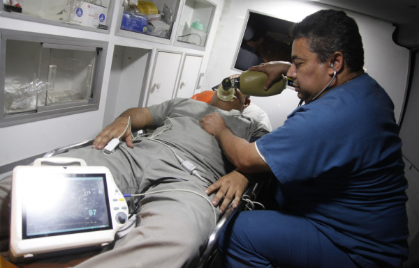 Paramédicos, héroes anónimos en el camino