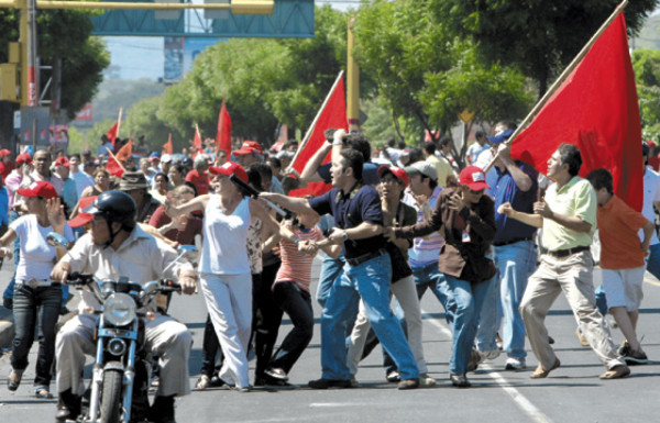 Estalla la violencia entre la oposición y sandinistas