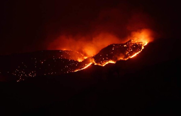 Incendio incontrolable en Nicaragua avanza hacia frontera con Honduras