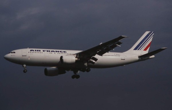 Nace un bebé durante un vuelo nocturno con destino a París