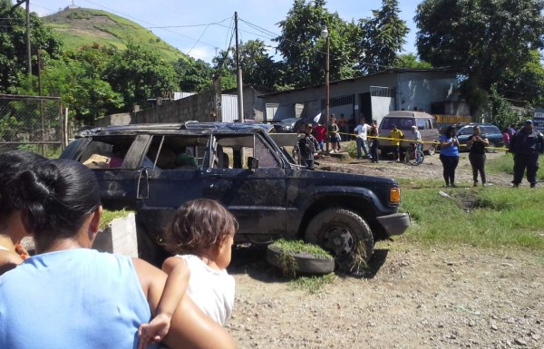 Ultiman a dos comerciantes en un automóvil en San Pedro Sula