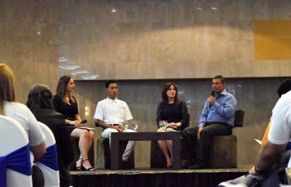 Organizan foro y exposición de proyectos en juventud y nuevas tendencias