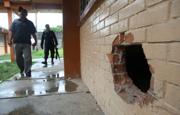 En edificio en ruinas funciona el Centro Pedagógico El Carmen