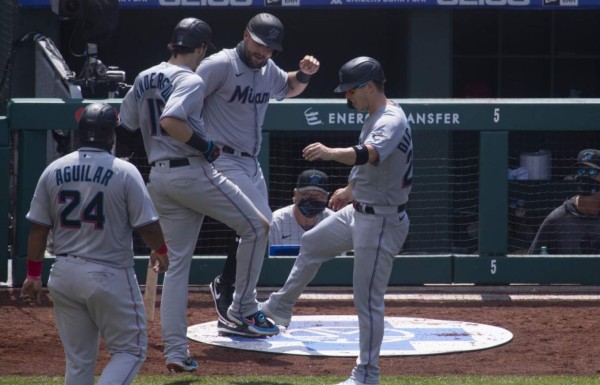 Posponen dos juegos de Grandes Ligas de béisbol por brote de coronavirus de los Marlins