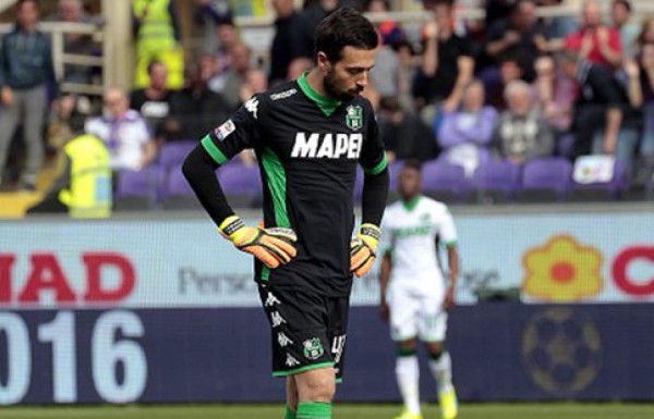 ¡Qué quiso hacer! Portero se anotó un increíble autogol en Italia