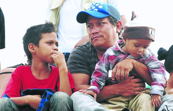 Migrante hondureña: yquot;Sufrí el dolor de ver a mi hijo sin su pie; El tren se lo cortóyquot;