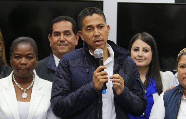 Nacionalistas aplauden recuento de 4,753 actas