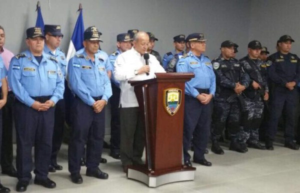 Ministro de Seguridad garantiza que hay fondos para aguinaldo y aumento de salarios para policías