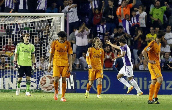 Real Madrid deja escapar el triunfo y se aleja aún más del título