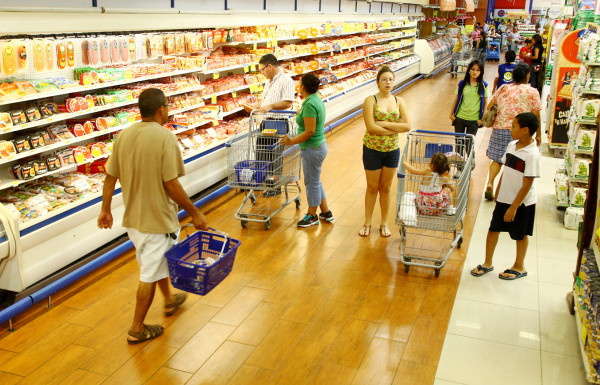 Premian trayectoria de 48 años de Supermercados La Antorcha