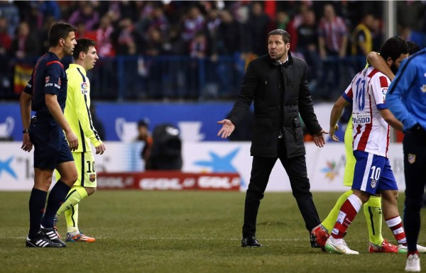 Simeone dedicó un gesto despectivo al árbitro del Atlético-Barça