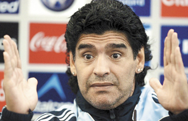 Diego Maradona dispará contra Riquelme