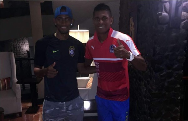 Jerry Bengtson y su sorpresiva visita al Olimpia en Costa Rica