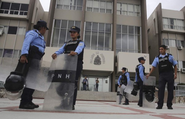 Declaran culpables a dos personas del gobierno de Micheletti